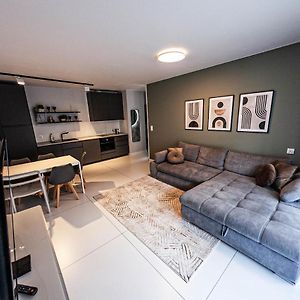 Exclusive Marina Apartment